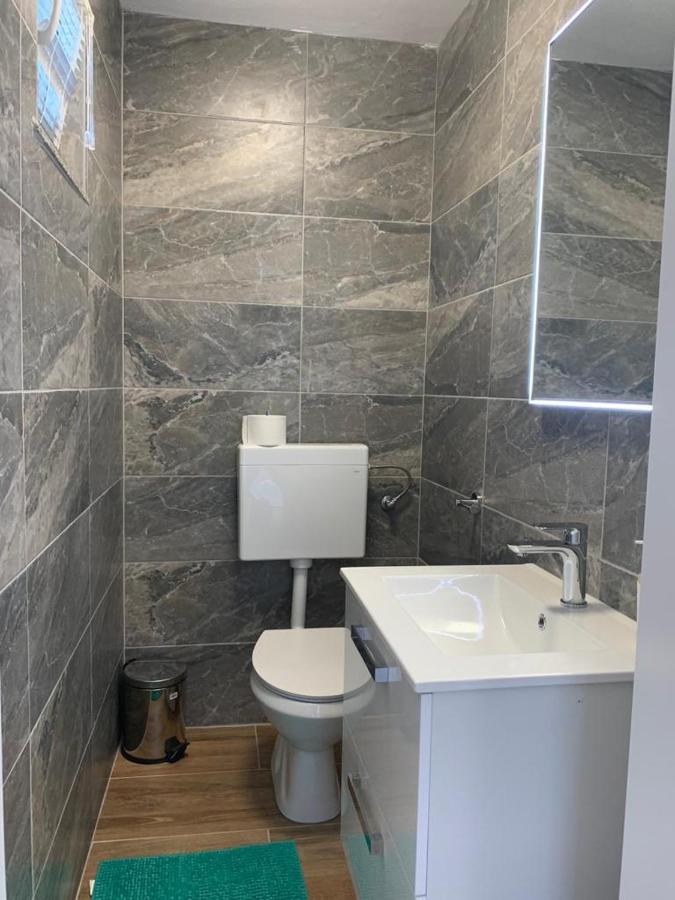 Apartmani Albatros Perusic 외부 사진