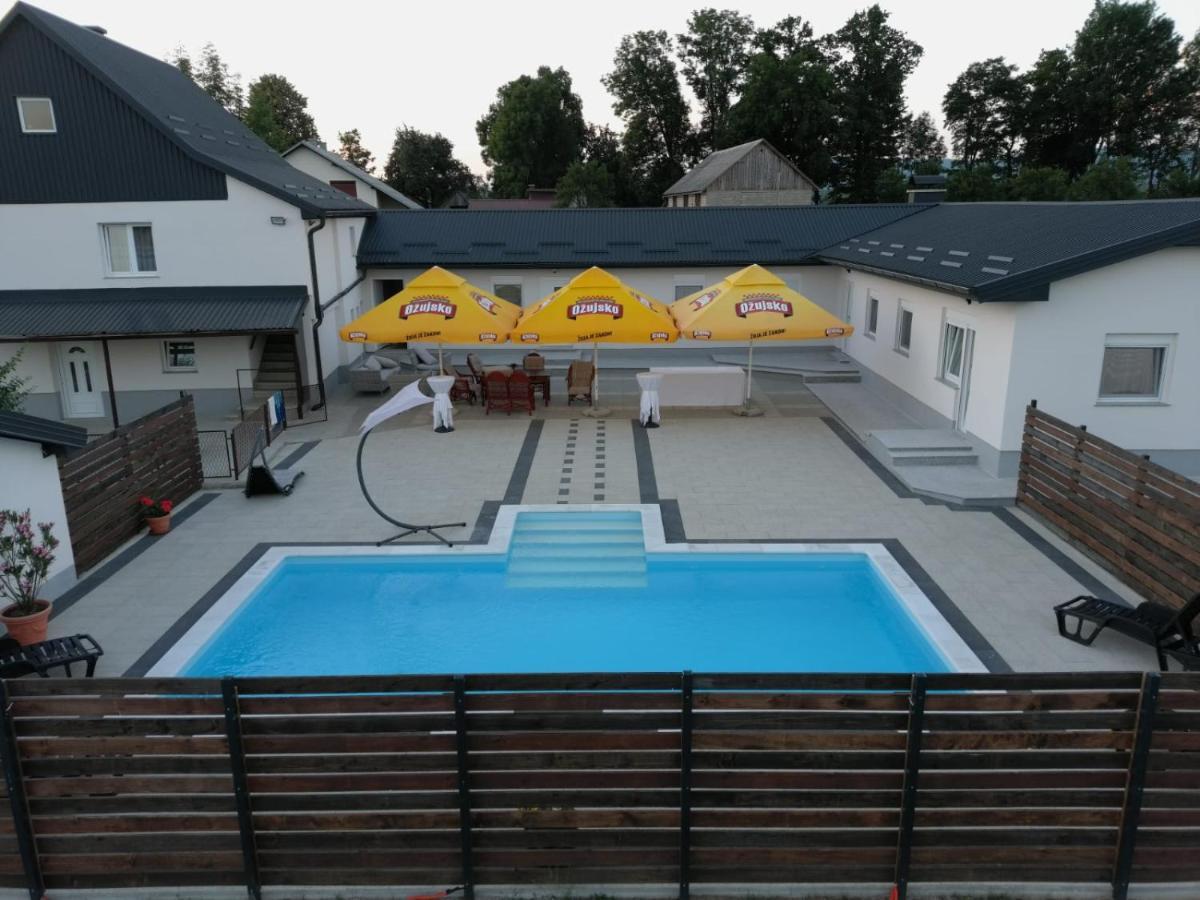 Apartmani Albatros Perusic 외부 사진