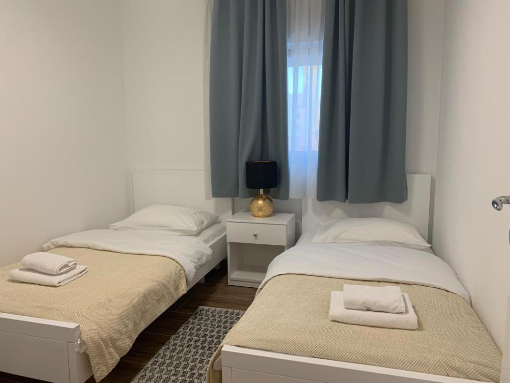 Apartmani Albatros Perusic 외부 사진