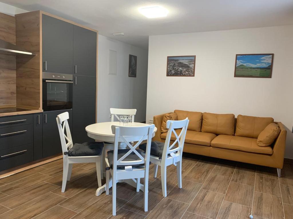 Apartmani Albatros Perusic 외부 사진