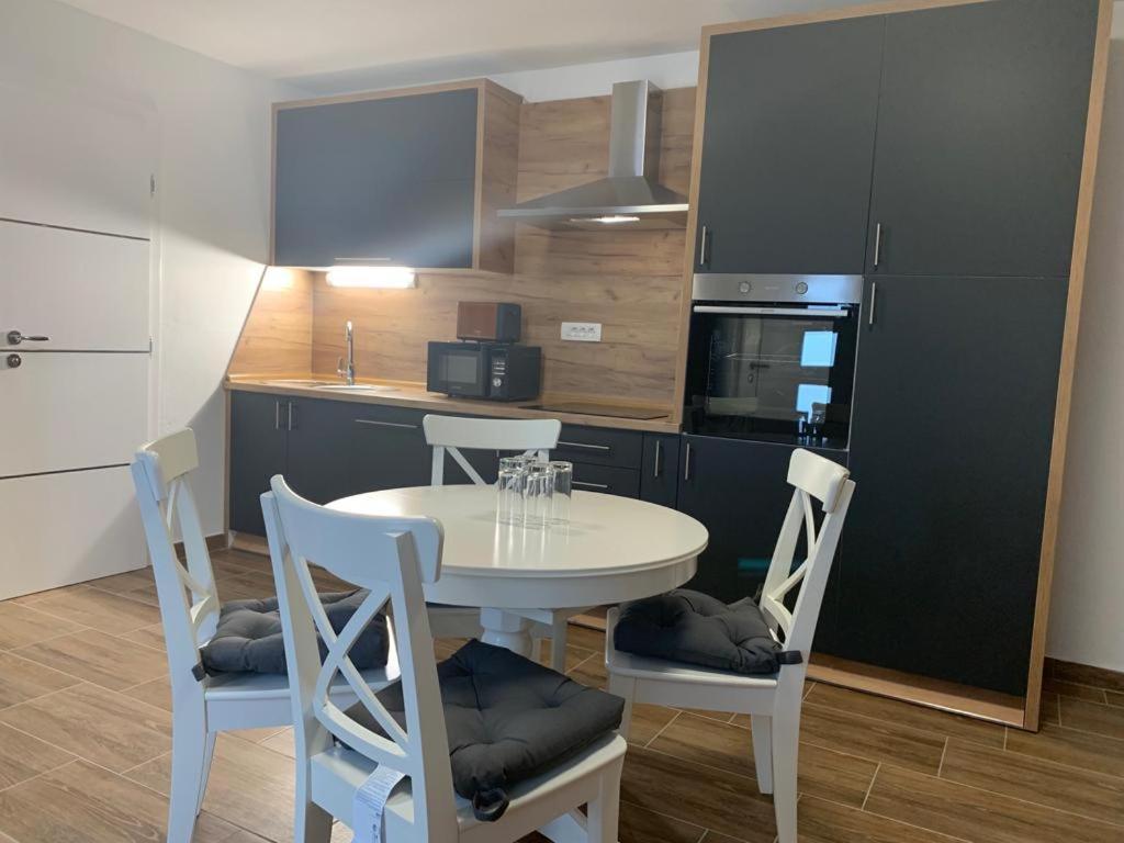 Apartmani Albatros Perusic 외부 사진