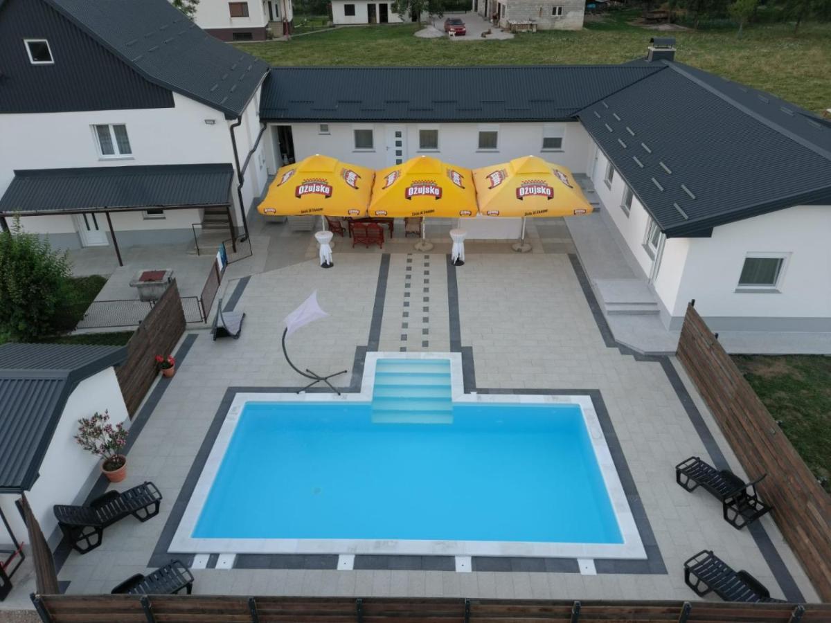Apartmani Albatros Perusic 외부 사진