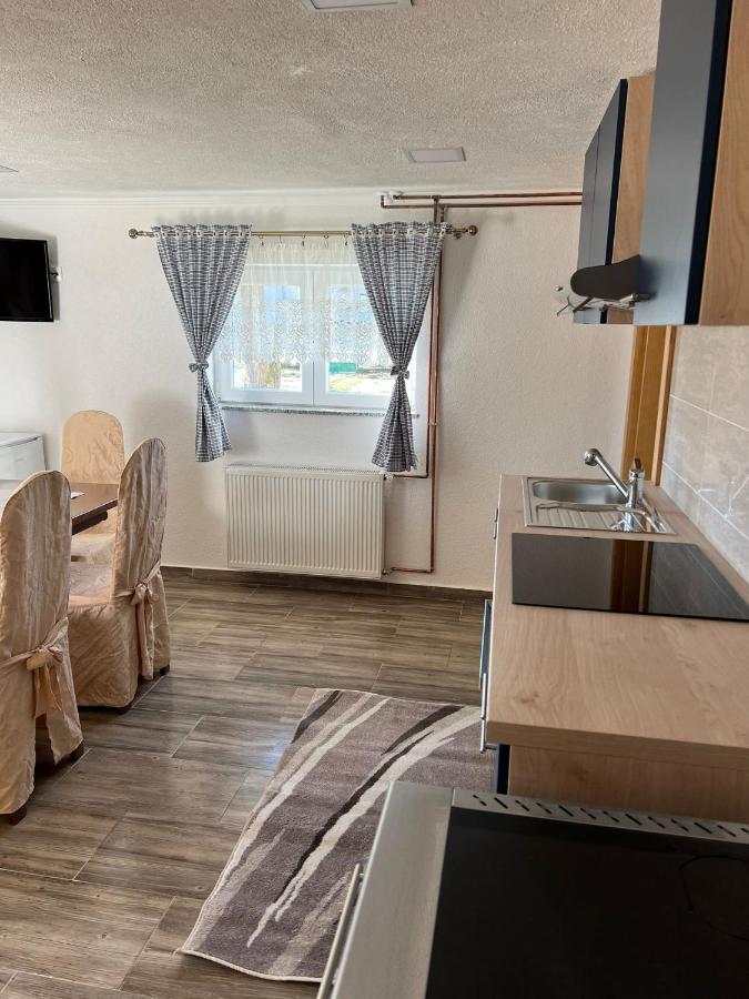 Apartmani Albatros Perusic 외부 사진