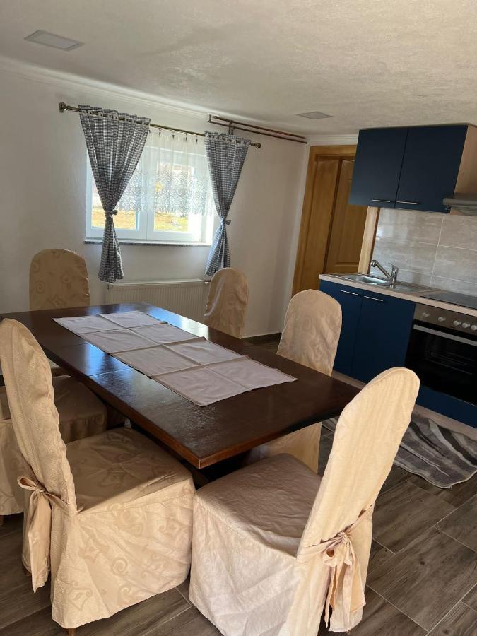 Apartmani Albatros Perusic 외부 사진