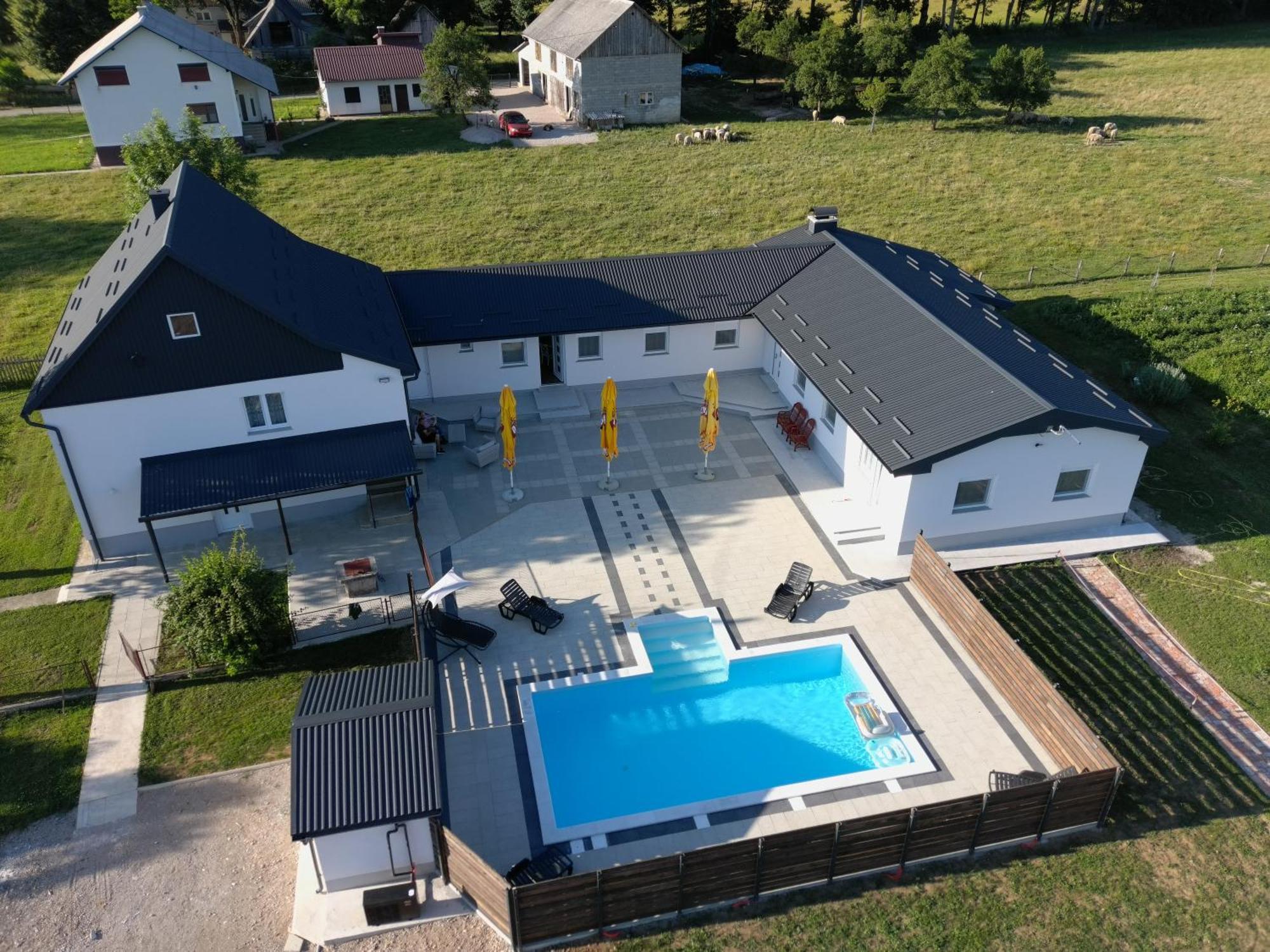 Apartmani Albatros Perusic 외부 사진