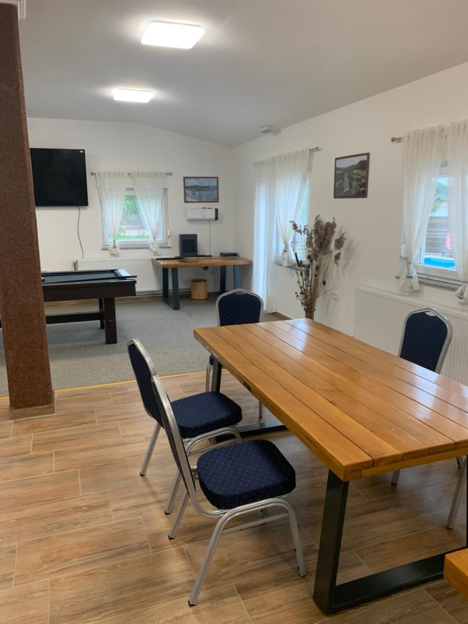 Apartmani Albatros Perusic 외부 사진